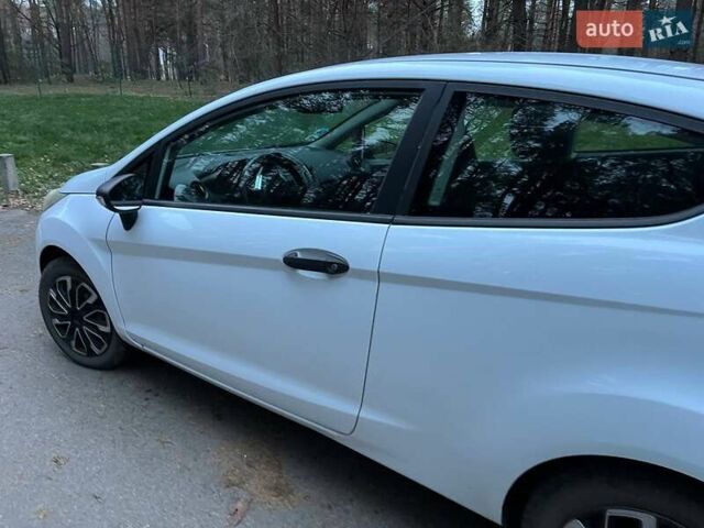 Білий Форд Фієста, об'ємом двигуна 1.5 л та пробігом 249 тис. км за 6500 $, фото 10 на Automoto.ua