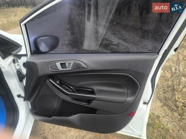 Білий Форд Фієста, об'ємом двигуна 1.5 л та пробігом 190 тис. км за 7500 $, фото 26 на Automoto.ua