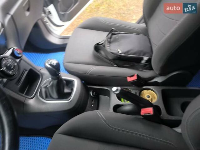 Білий Форд Фієста, об'ємом двигуна 1.5 л та пробігом 190 тис. км за 7500 $, фото 14 на Automoto.ua