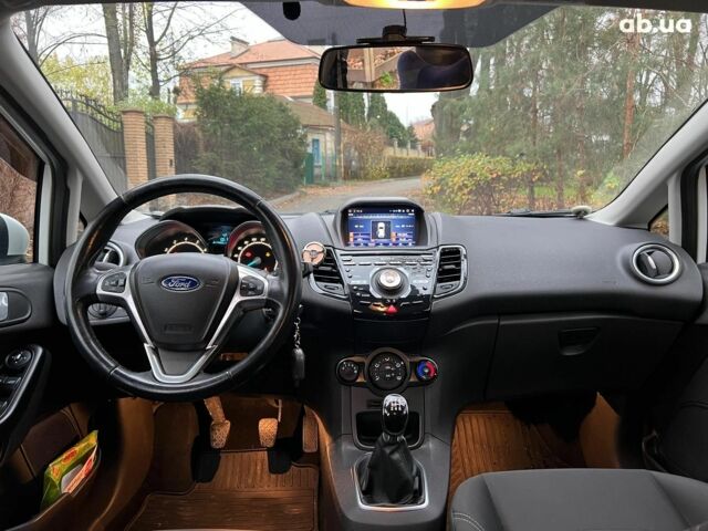 Белый Форд Фиеста, объемом двигателя 1 л и пробегом 151 тыс. км за 6940 $, фото 16 на Automoto.ua