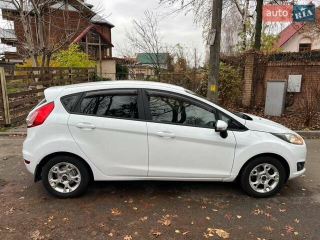 Белый Форд Фиеста, объемом двигателя 1 л и пробегом 151 тыс. км за 6940 $, фото 3 на Automoto.ua