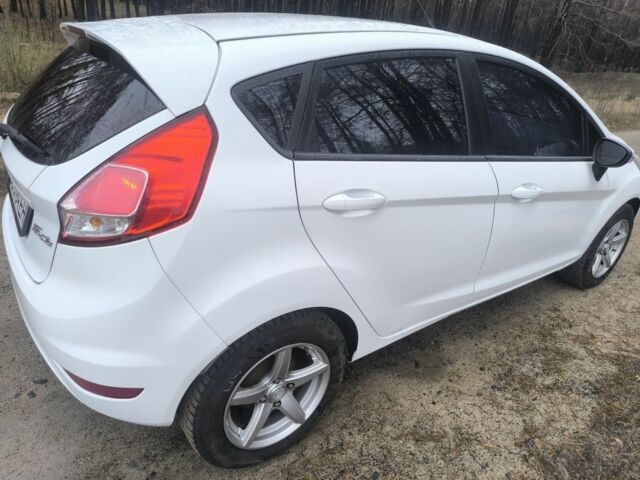 Білий Форд Фієста, об'ємом двигуна 1.5 л та пробігом 190 тис. км за 7625 $, фото 7 на Automoto.ua