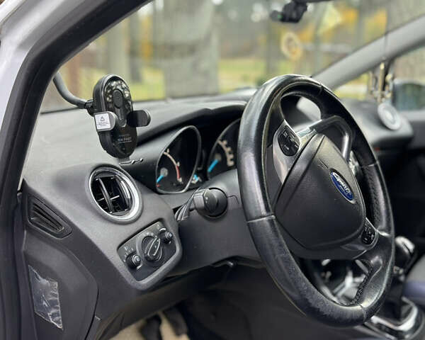 Форд Фиеста 2013 в Шепетовке на Automoto.ua Белый Форд Фиеста, объемом двигателя 1.6 л и пробегом 175 тыс. км за 7100 $, фото 10 на Automoto.ua