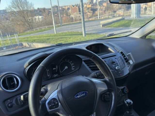 Белый Форд Фиеста, объемом двигателя 1.5 л и пробегом 218 тыс. км за 6500 $, фото 4 на Automoto.ua