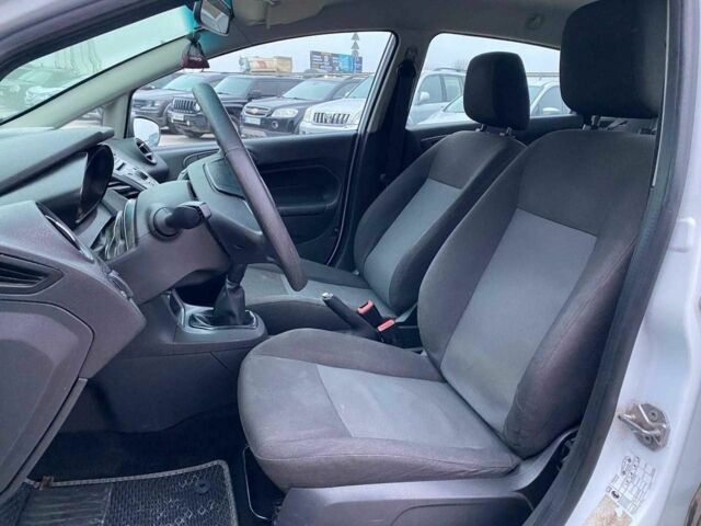 Белый Форд Фиеста, объемом двигателя 1 л и пробегом 200 тыс. км за 4500 $, фото 11 на Automoto.ua