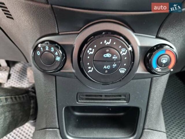 Белый Форд Фиеста, объемом двигателя 1.5 л и пробегом 140 тыс. км за 7000 $, фото 15 на Automoto.ua