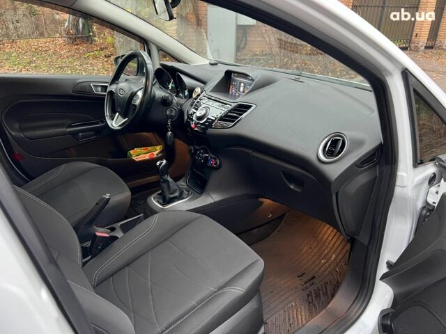 Белый Форд Фиеста, объемом двигателя 1 л и пробегом 151 тыс. км за 6940 $, фото 19 на Automoto.ua