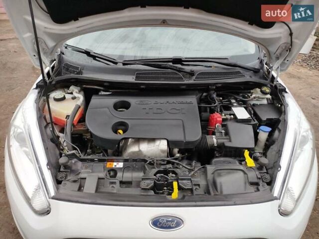 Білий Форд Фієста, об'ємом двигуна 1.5 л та пробігом 143 тис. км за 6500 $, фото 5 на Automoto.ua