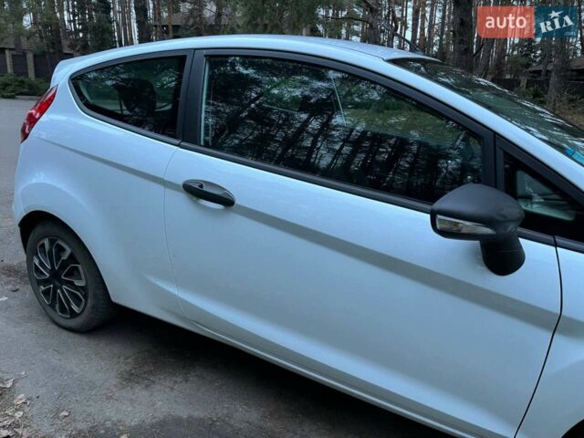 Білий Форд Фієста, об'ємом двигуна 1.5 л та пробігом 249 тис. км за 5200 $, фото 5 на Automoto.ua