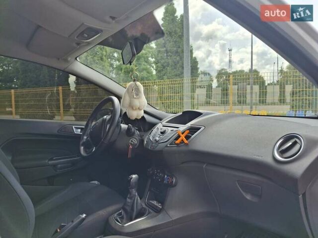 Белый Форд Фиеста, объемом двигателя 1 л и пробегом 60 тыс. км за 7000 $, фото 3 на Automoto.ua