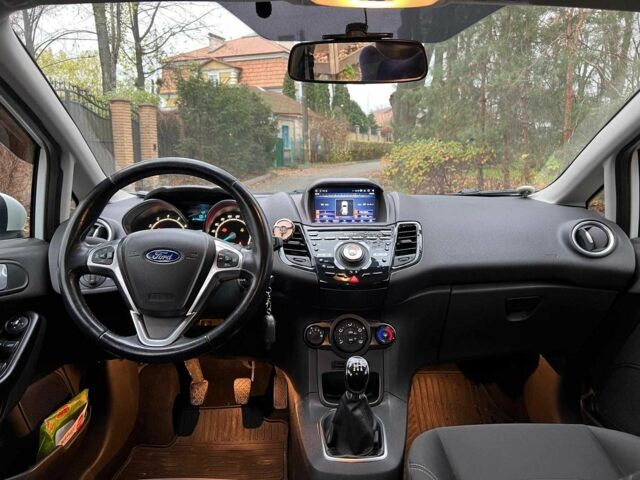 Белый Форд Фиеста, объемом двигателя 1 л и пробегом 151 тыс. км за 6940 $, фото 16 на Automoto.ua