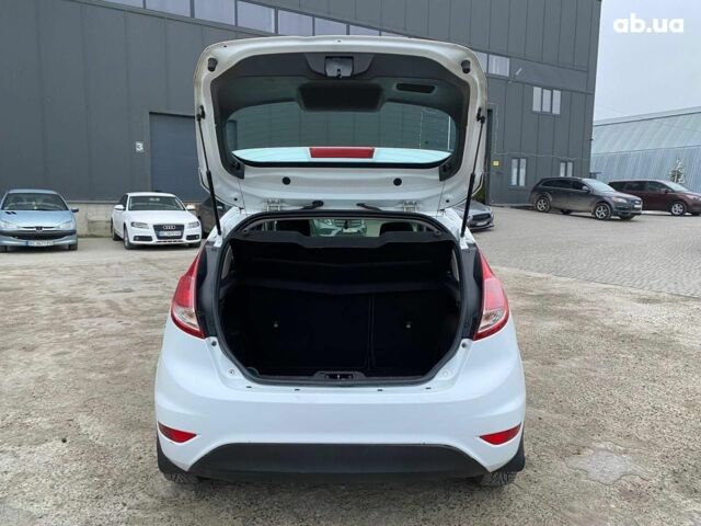 Белый Форд Фиеста, объемом двигателя 1 л и пробегом 200 тыс. км за 4500 $, фото 17 на Automoto.ua