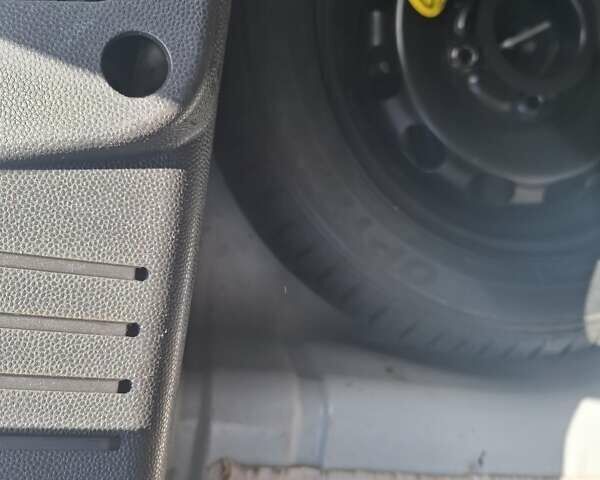 Белый Форд Фиеста, объемом двигателя 1.5 л и пробегом 218 тыс. км за 6999 $, фото 17 на Automoto.ua