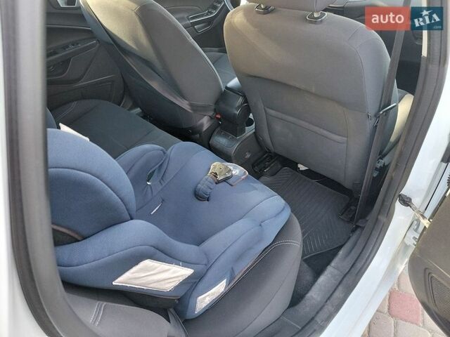 Белый Форд Фиеста, объемом двигателя 1.6 л и пробегом 115 тыс. км за 7300 $, фото 7 на Automoto.ua
