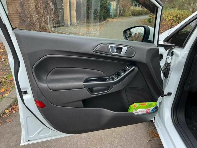 Білий Форд Фієста, об'ємом двигуна 1 л та пробігом 151 тис. км за 5790 $, фото 8 на Automoto.ua