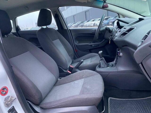 Белый Форд Фиеста, объемом двигателя 1 л и пробегом 200 тыс. км за 4500 $, фото 23 на Automoto.ua