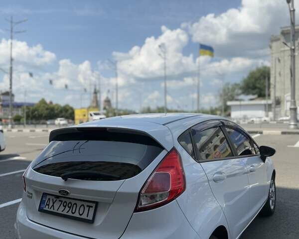 Білий Форд Фієста, об'ємом двигуна 1 л та пробігом 117 тис. км за 8000 $, фото 7 на Automoto.ua