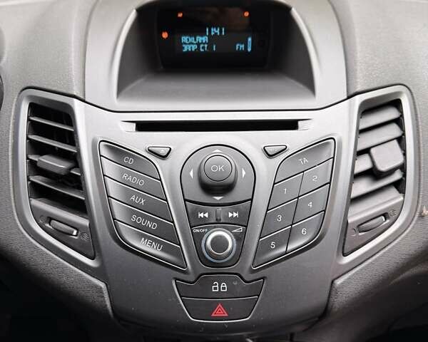 Форд Фиеста 2013 в Днепре (Днепропетровске) на Automoto.ua Белый Форд Фиеста, объемом двигателя 1.24 л и пробегом 132 тыс. км за 5700 $, фото 19 на Automoto.ua