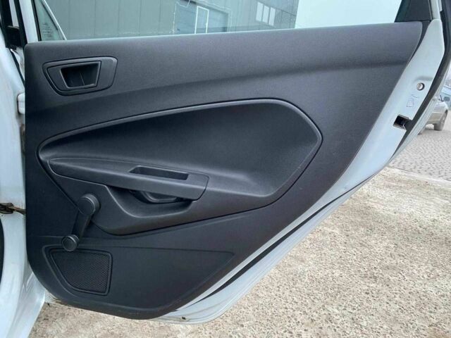 Белый Форд Фиеста, объемом двигателя 1 л и пробегом 200 тыс. км за 4500 $, фото 18 на Automoto.ua