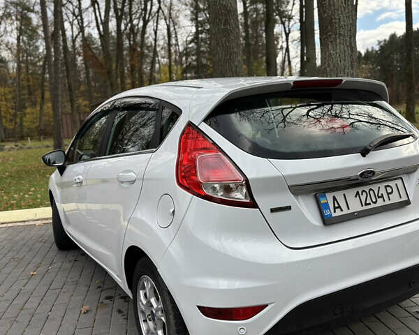 Форд Фиеста 2013 в Шепетовке на Automoto.ua Белый Форд Фиеста, объемом двигателя 1.6 л и пробегом 175 тыс. км за 7100 $, фото 3 на Automoto.ua