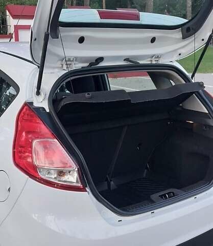 Білий Форд Фієста, об'ємом двигуна 1 л та пробігом 91 тис. км за 8700 $, фото 6 на Automoto.ua