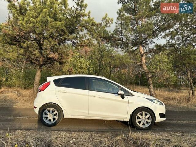 Белый Форд Фиеста, объемом двигателя 1.6 л и пробегом 100 тыс. км за 8400 $, фото 4 на Automoto.ua