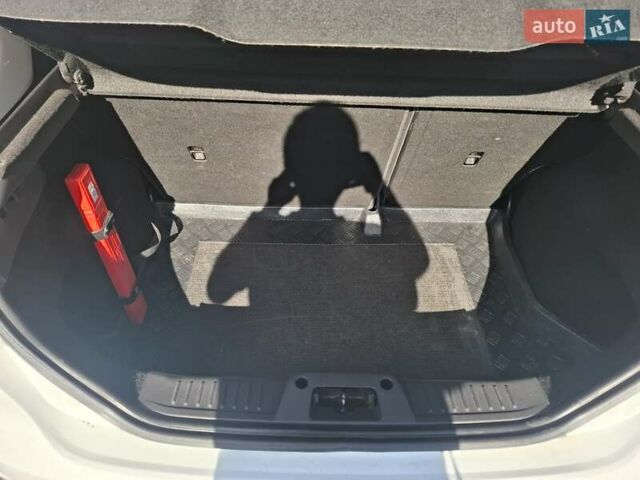 Белый Форд Фиеста, объемом двигателя 1.5 л и пробегом 218 тыс. км за 6999 $, фото 16 на Automoto.ua