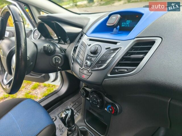 Білий Форд Фієста, об'ємом двигуна 1.5 л та пробігом 129 тис. км за 6500 $, фото 47 на Automoto.ua