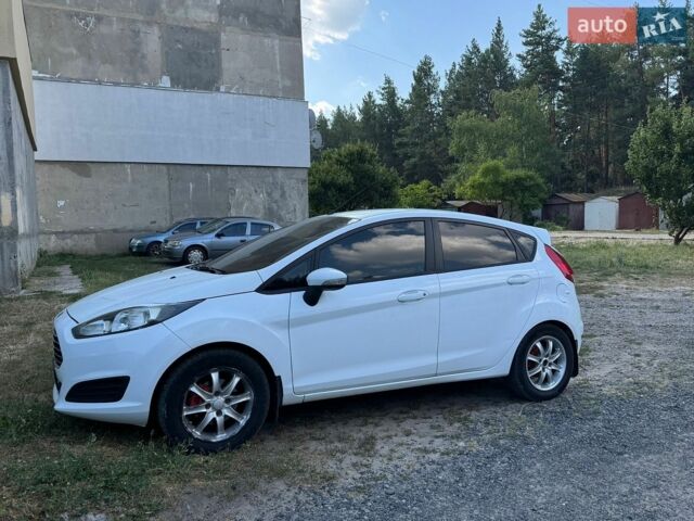 Білий Форд Фієста, об'ємом двигуна 1 л та пробігом 152 тис. км за 5100 $, фото 6 на Automoto.ua
