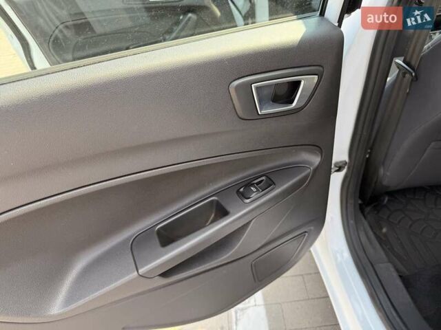 Білий Форд Фієста, об'ємом двигуна 1.5 л та пробігом 110 тис. км за 8500 $, фото 71 на Automoto.ua