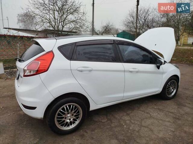 Білий Форд Фієста, об'ємом двигуна 1.5 л та пробігом 143 тис. км за 6500 $, фото 4 на Automoto.ua