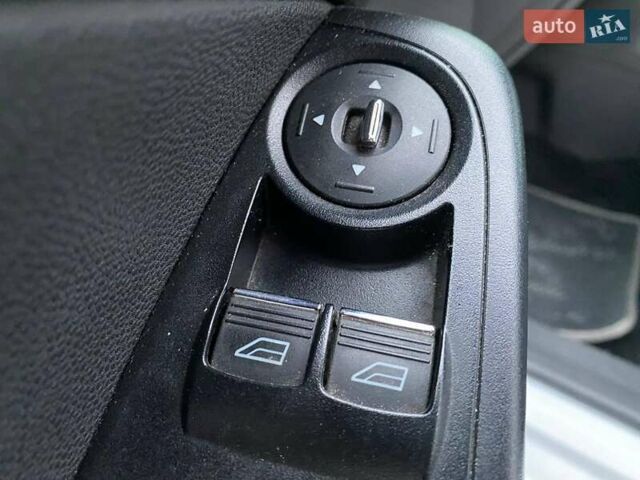 Белый Форд Фиеста, объемом двигателя 1 л и пробегом 200 тыс. км за 4500 $, фото 13 на Automoto.ua