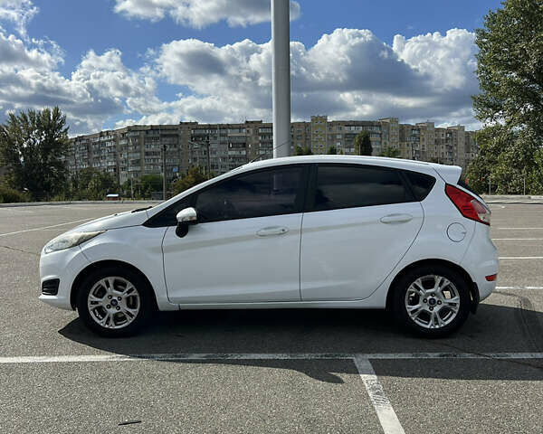 Білий Форд Фієста, об'ємом двигуна 1 л та пробігом 104 тис. км за 5400 $, фото 9 на Automoto.ua