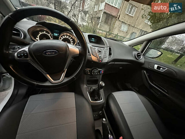 Білий Форд Фієста, об'ємом двигуна 1.5 л та пробігом 135 тис. км за 9000 $, фото 8 на Automoto.ua