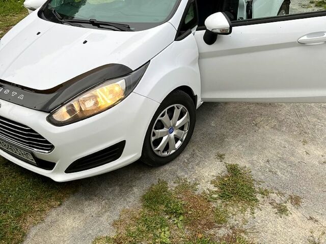 Білий Форд Фієста, об'ємом двигуна 1.4 л та пробігом 194 тис. км за 7200 $, фото 6 на Automoto.ua