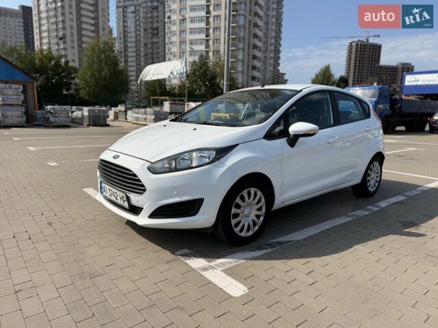 Белый Форд Фиеста, объемом двигателя 1.5 л и пробегом 110 тыс. км за 7500 $, фото 2 на Automoto.ua
