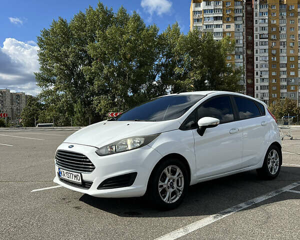 Білий Форд Фієста, об'ємом двигуна 1 л та пробігом 104 тис. км за 5400 $, фото 1 на Automoto.ua