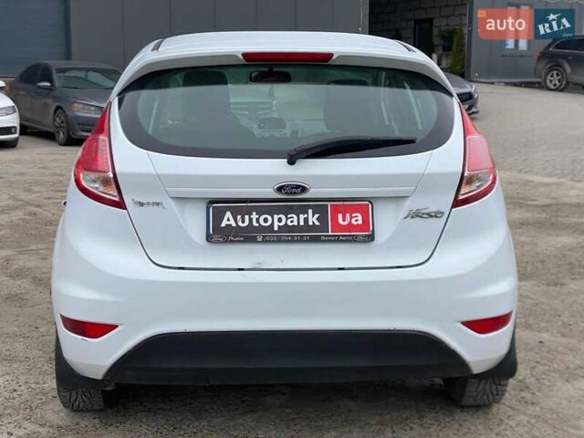 Белый Форд Фиеста, объемом двигателя 1 л и пробегом 200 тыс. км за 4500 $, фото 3 на Automoto.ua