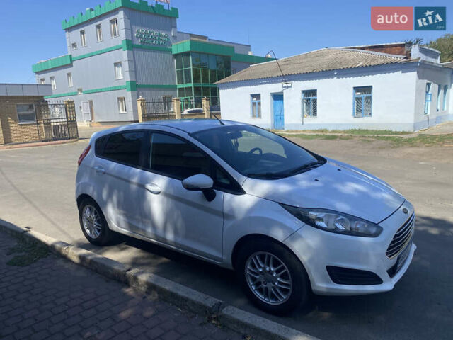 Білий Форд Фієста, об'ємом двигуна 1 л та пробігом 270 тис. км за 6500 $, фото 1 на Automoto.ua