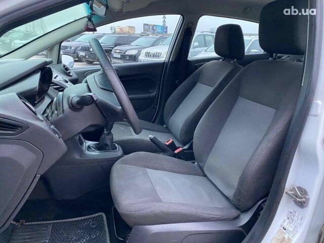 Белый Форд Фиеста, объемом двигателя 1 л и пробегом 200 тыс. км за 4500 $, фото 11 на Automoto.ua