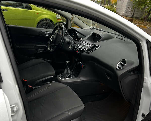 Білий Форд Фієста, об'ємом двигуна 1 л та пробігом 150 тис. км за 6500 $, фото 9 на Automoto.ua