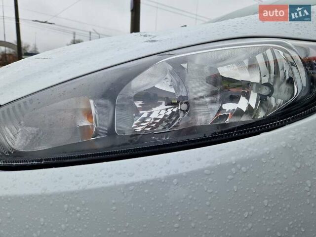 Белый Форд Фиеста, объемом двигателя 1.5 л и пробегом 140 тыс. км за 7000 $, фото 24 на Automoto.ua