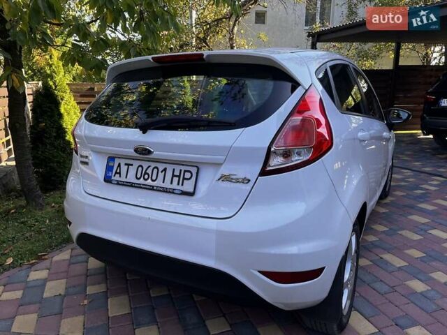 Белый Форд Фиеста, объемом двигателя 1.5 л и пробегом 101 тыс. км за 10000 $, фото 2 на Automoto.ua