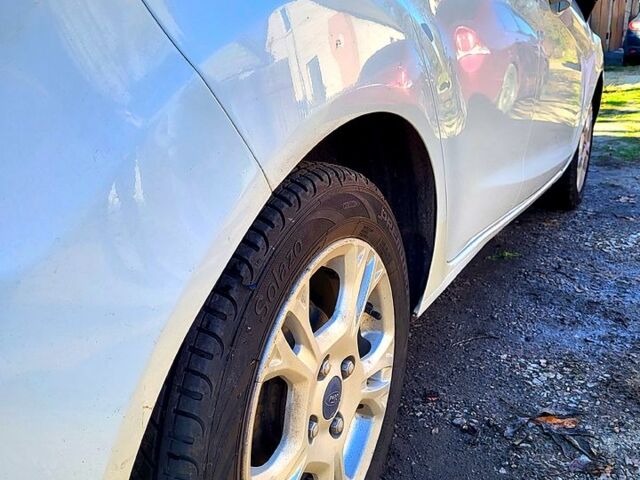 Белый Форд Фиеста, объемом двигателя 1.6 л и пробегом 130 тыс. км за 7100 $, фото 4 на Automoto.ua