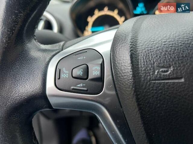 Белый Форд Фиеста, объемом двигателя 1 л и пробегом 151 тыс. км за 6940 $, фото 14 на Automoto.ua