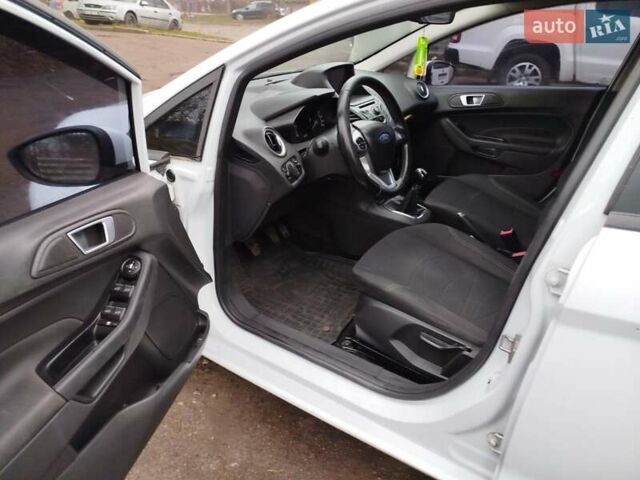 Білий Форд Фієста, об'ємом двигуна 1.5 л та пробігом 143 тис. км за 6500 $, фото 8 на Automoto.ua