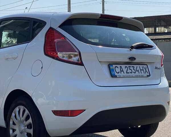Білий Форд Фієста, об'ємом двигуна 1.5 л та пробігом 218 тис. км за 5900 $, фото 14 на Automoto.ua