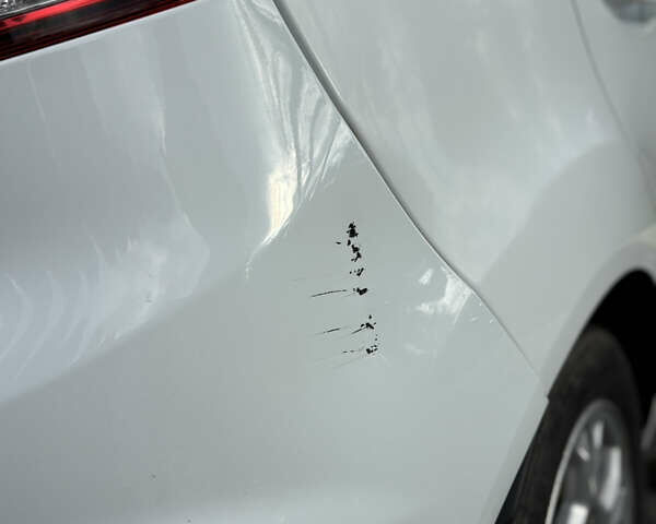 Форд Фиеста 2013 в Шепетовке на Automoto.ua Белый Форд Фиеста, объемом двигателя 1.6 л и пробегом 175 тыс. км за 7100 $, фото 5 на Automoto.ua