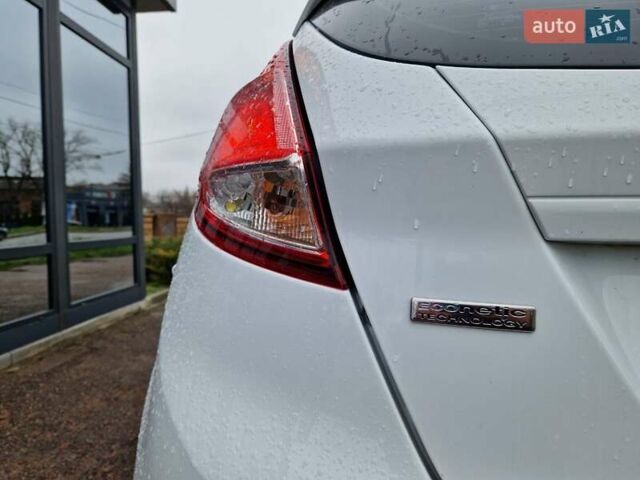 Белый Форд Фиеста, объемом двигателя 1.5 л и пробегом 140 тыс. км за 7000 $, фото 22 на Automoto.ua