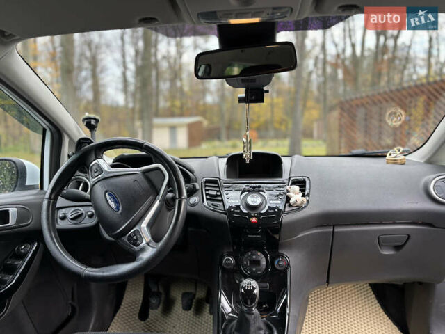 Форд Фиеста 2013 в Шепетовке на Automoto.ua Белый Форд Фиеста, объемом двигателя 1.6 л и пробегом 175 тыс. км за 7100 $, фото 8 на Automoto.ua